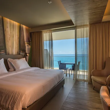 Saccharum - And - Savoy Signature