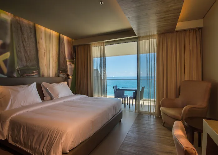 Saccharum - And - Savoy Signature